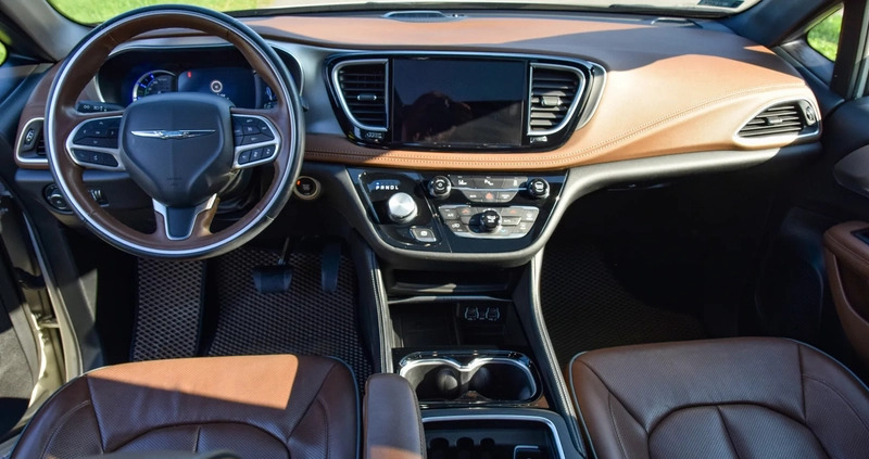 Chrysler Pacifica cena 190000 przebieg: 31000, rok produkcji 2021 z Rzeszów małe 56